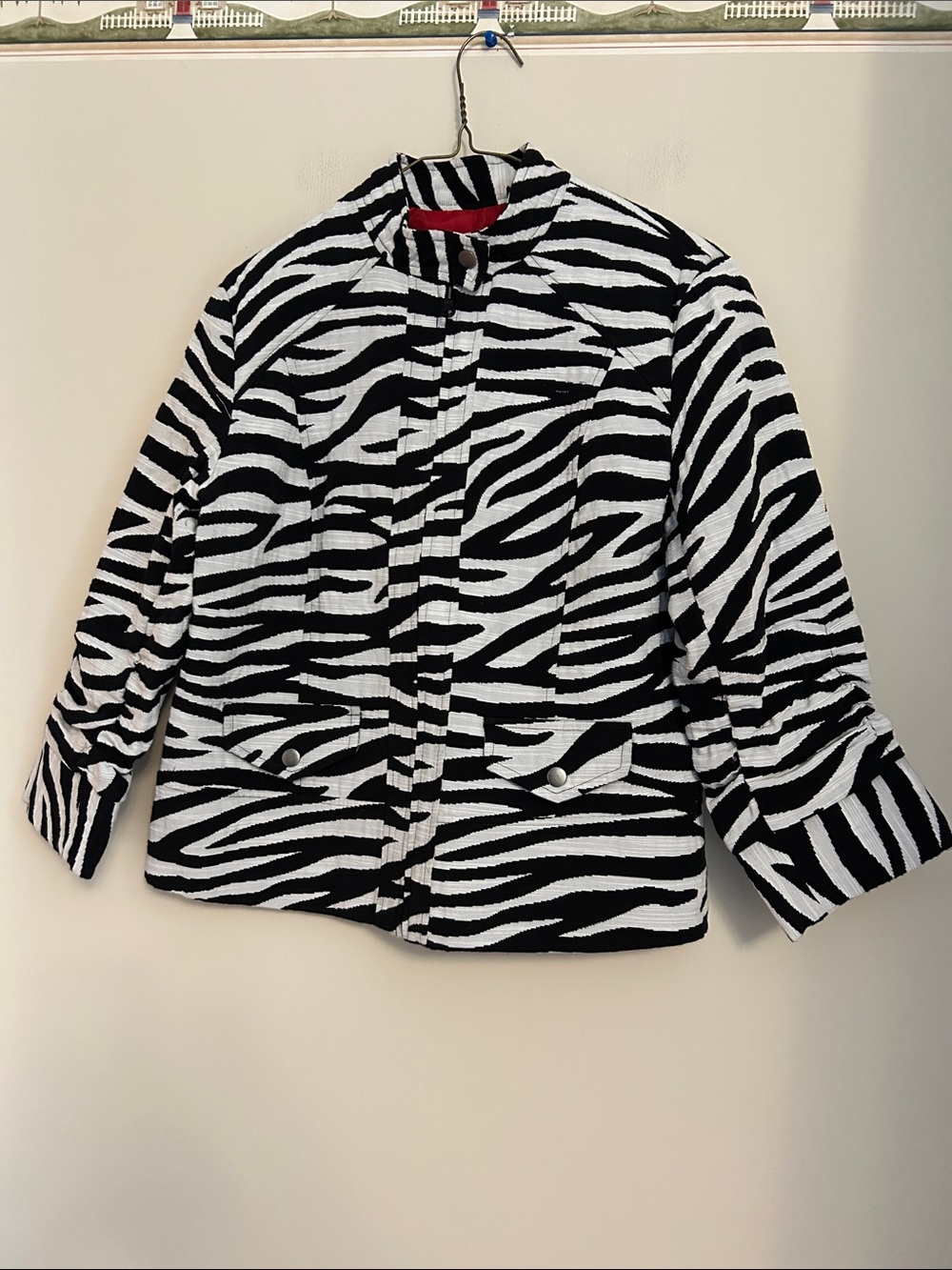 Chico’s black/white stripe polyester/cotton jacket VG condition size 1 (CL1)